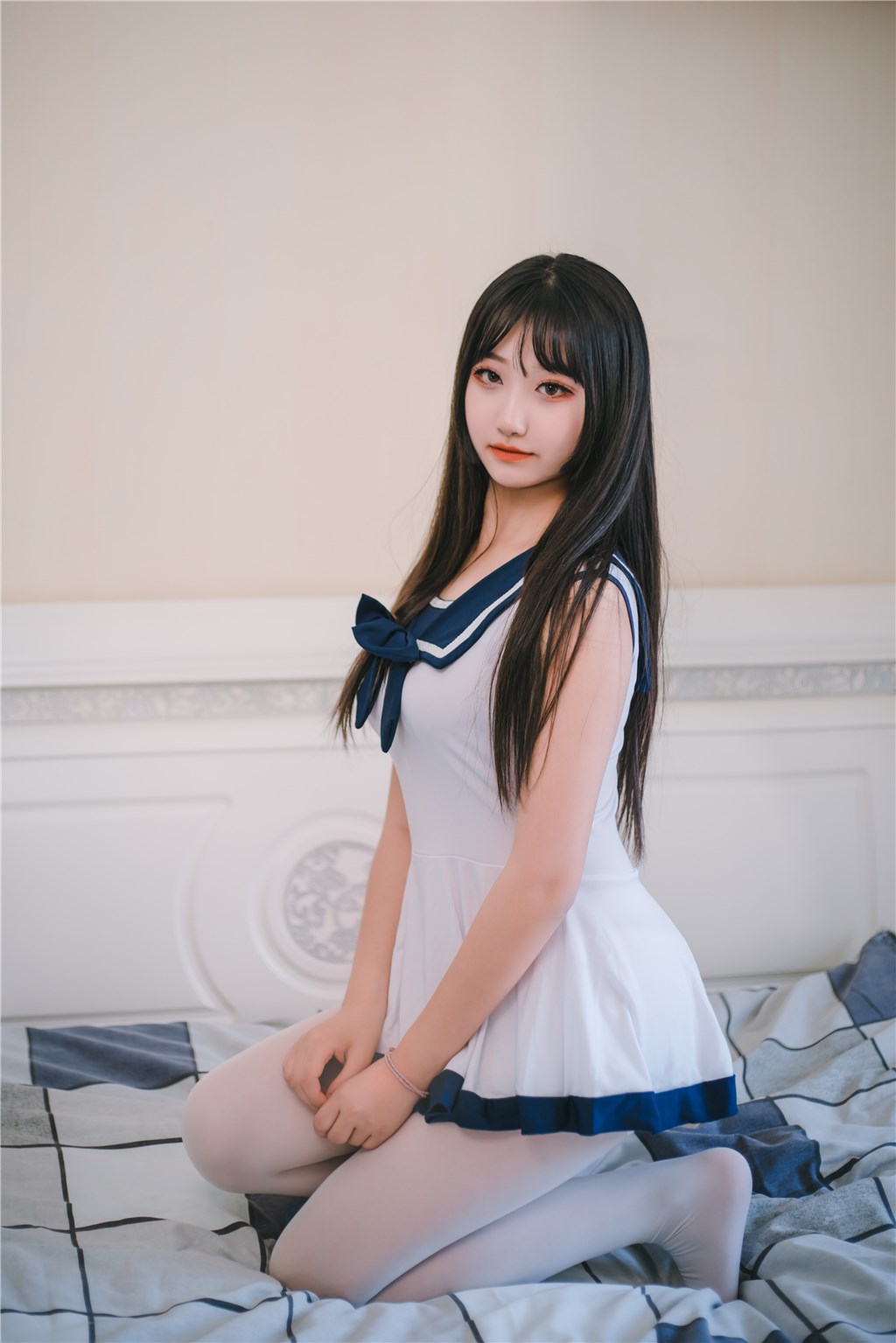 海角社区话题聚焦：记录沙滩派对后明星间那段不经意低语，透露着禁忌情愫